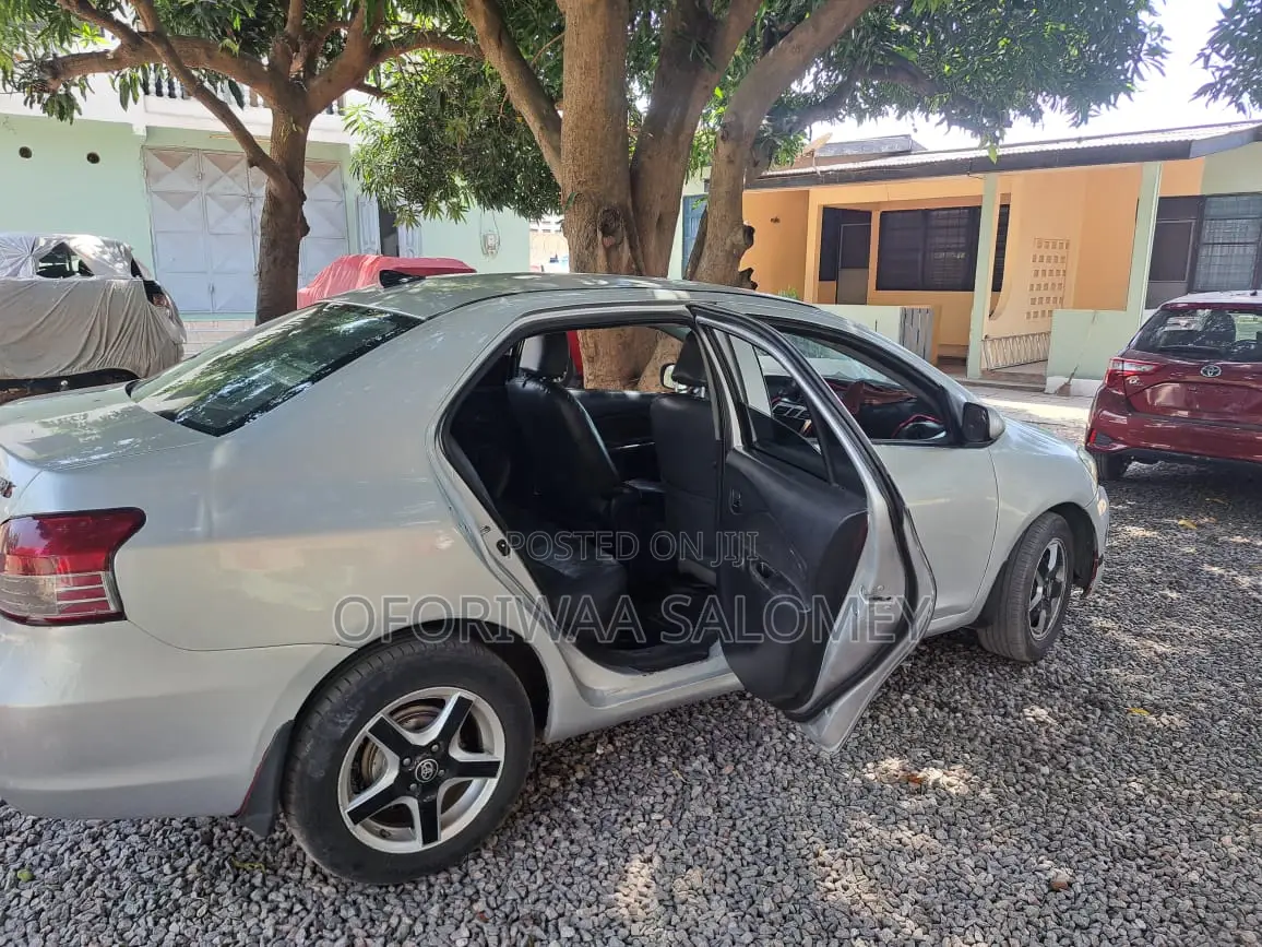 Toyota Yaris 2007 Gray