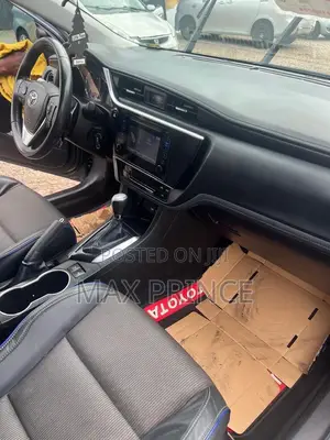Toyota Corolla SE (1.8L 4cyl 2A) 2018 Gray