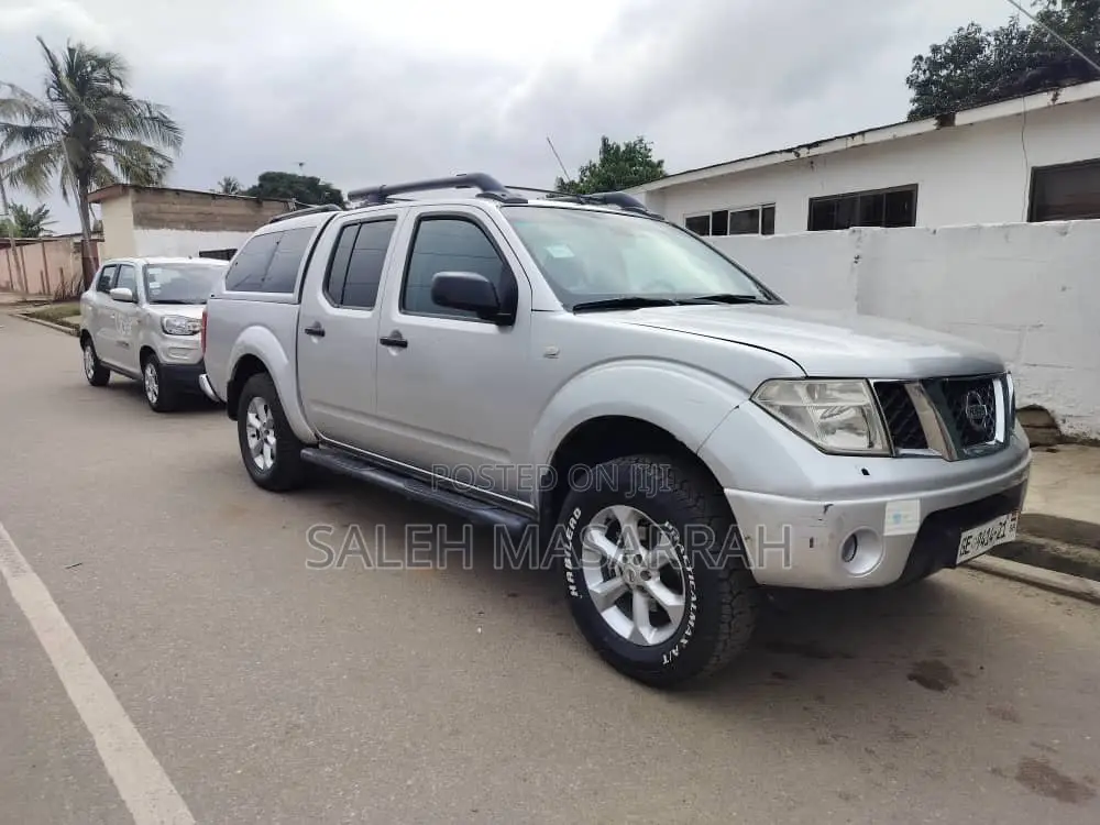 Nissan Navara 2012 Silver