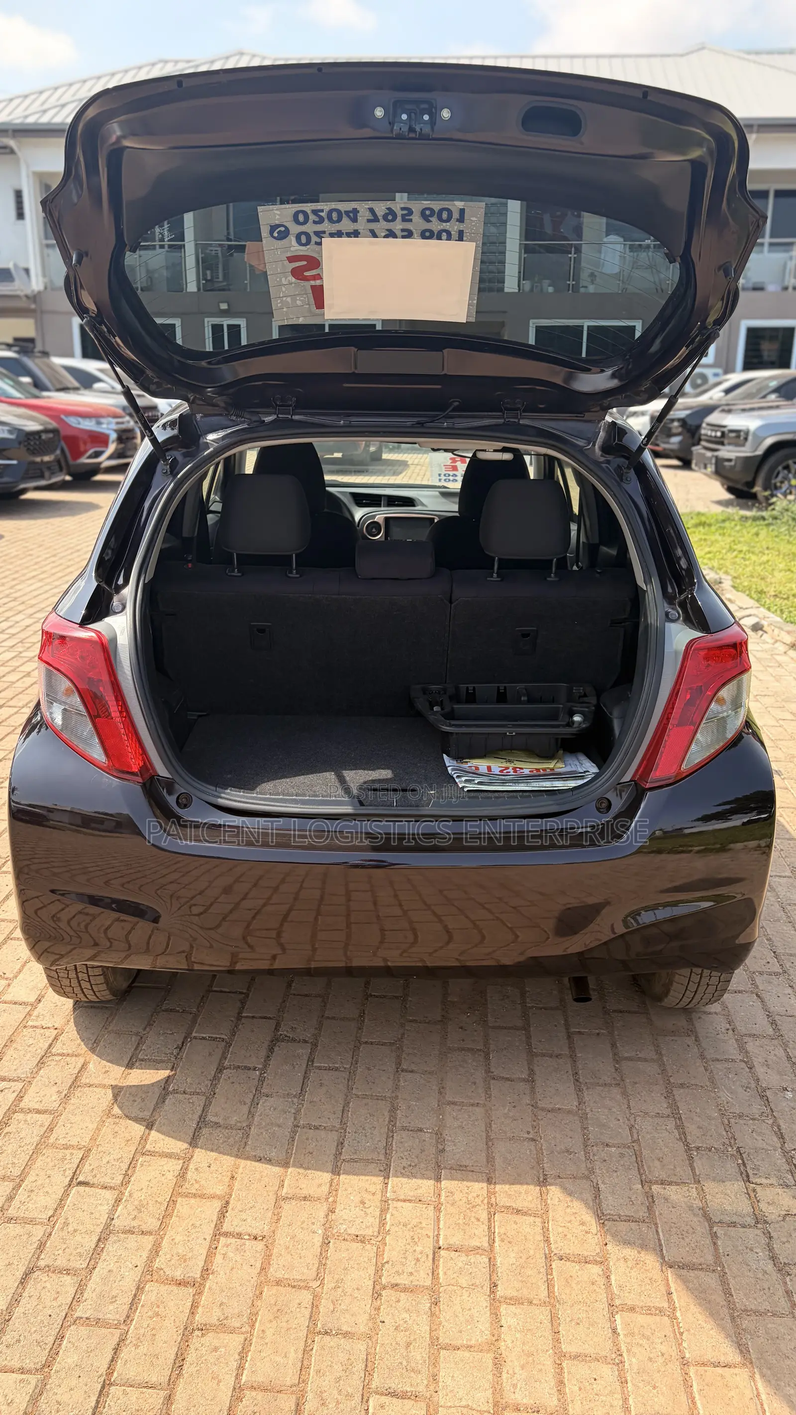 Toyota Vitz 1.3 AWD 3dr 2013 Black