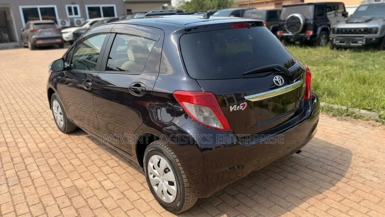 Toyota Vitz 1.3 AWD 3dr 2013 Black