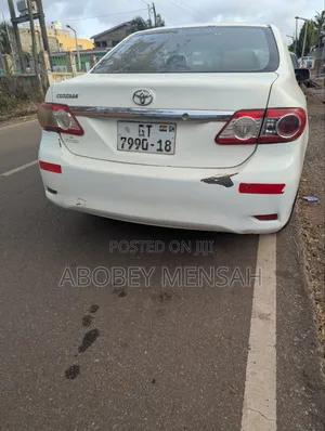 Toyota Corolla LE Special Edition 4dr Sedan (1.8L 4cyl 4A) 2013 White