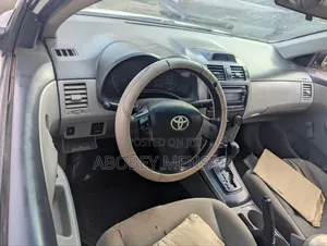 Toyota Corolla LE Special Edition 4dr Sedan (1.8L 4cyl 4A) 2013 White