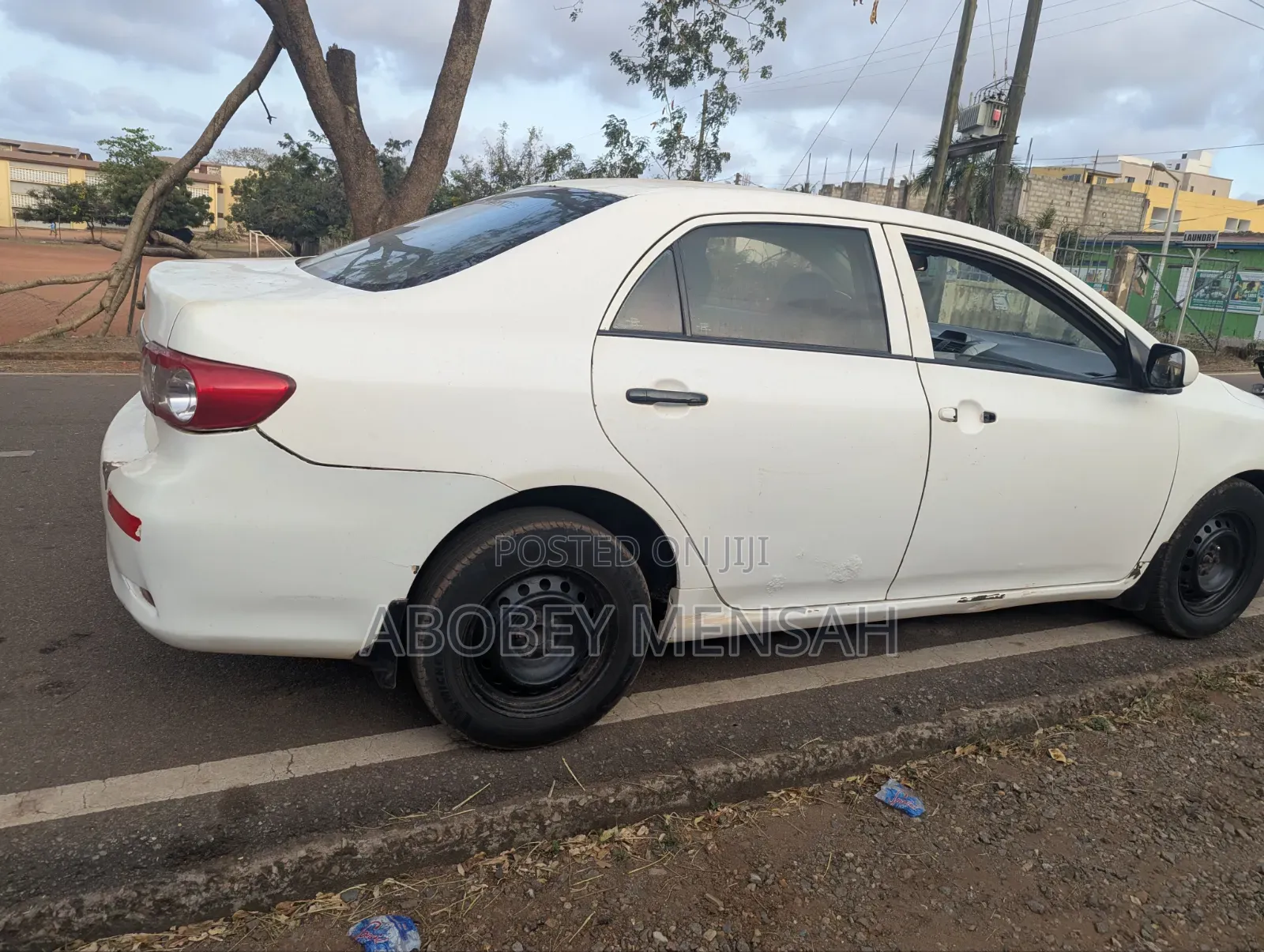 Toyota Corolla LE Special Edition 4dr Sedan (1.8L 4cyl 4A) 2013 White