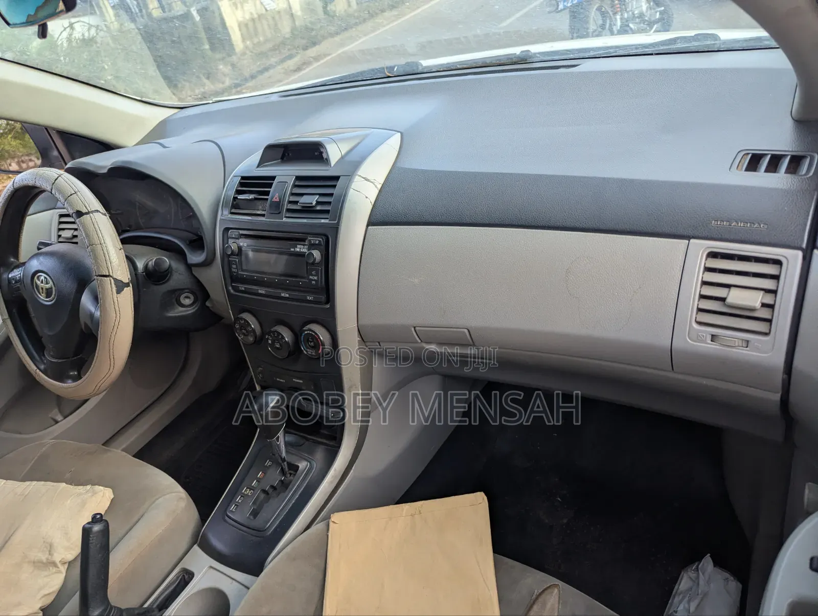 Toyota Corolla LE Special Edition 4dr Sedan (1.8L 4cyl 4A) 2013 White
