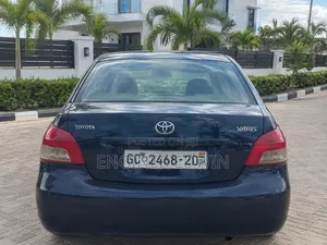 Toyota Yaris Base Sedan 4dr 2010 Blue
