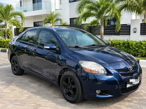 Toyota Yaris Base Sedan 4dr 2010 Blue