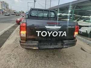 New Toyota Hilux Active (Diesel) 2026 Gray
