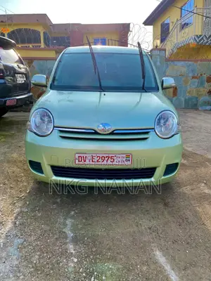 Toyota Sienta 2012 Green