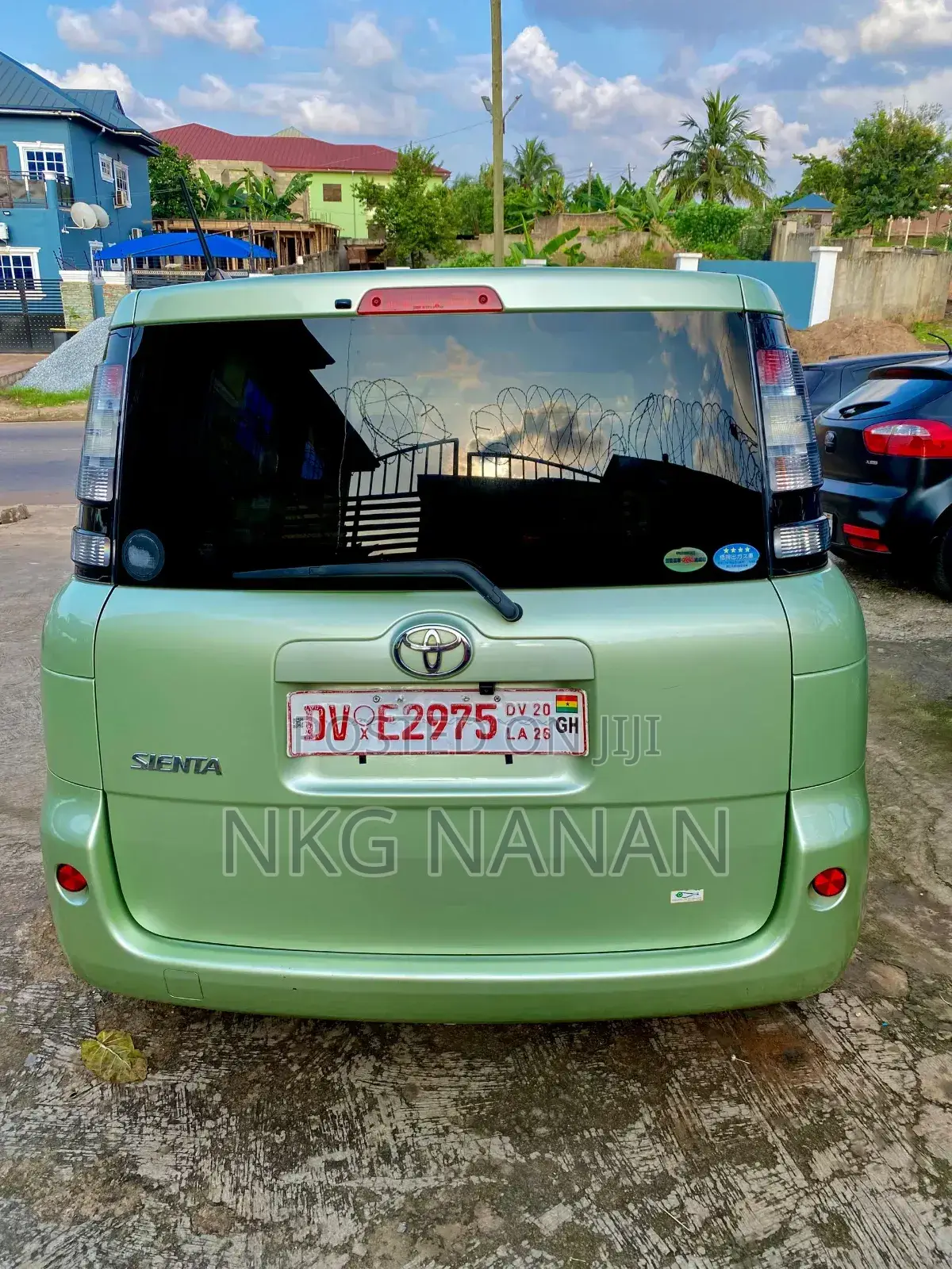 Toyota Sienta 2012 Green