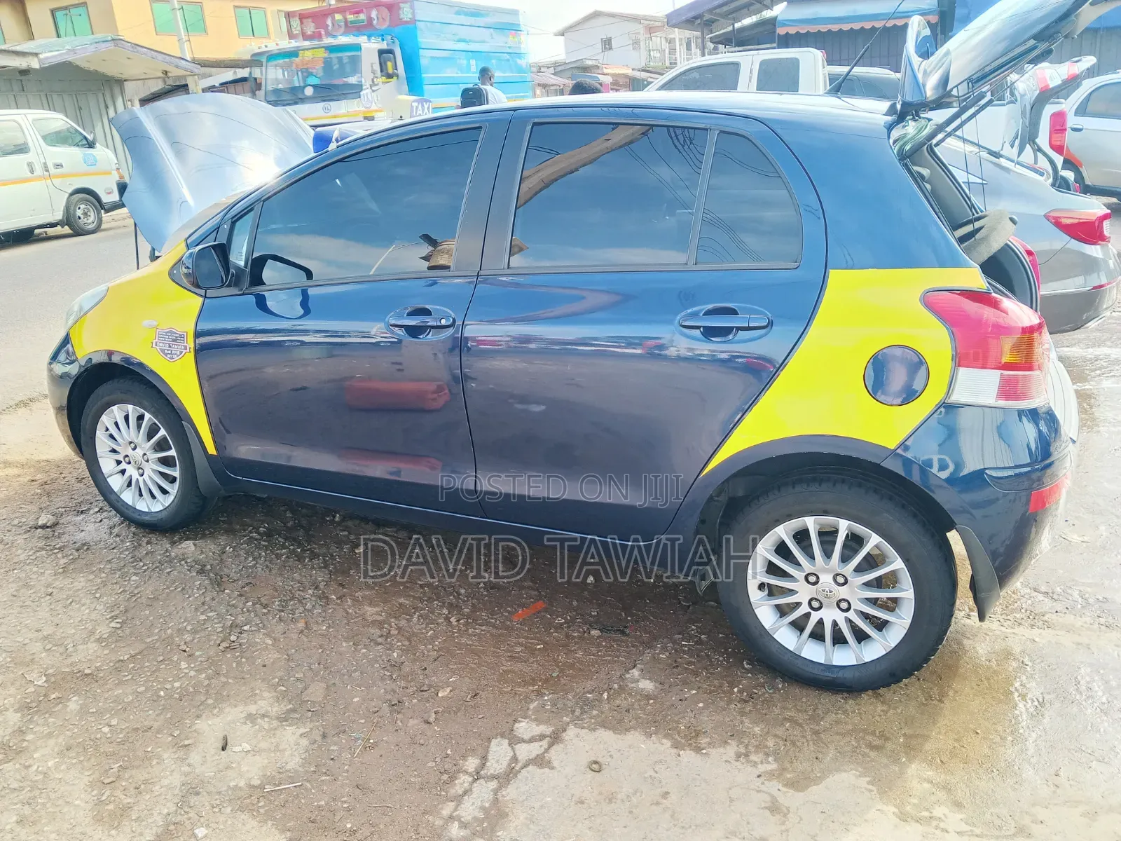 Toyota Yaris L Hatchback 5dr 2012 Blue