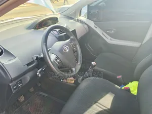 Toyota Yaris L Hatchback 5dr 2012 Blue