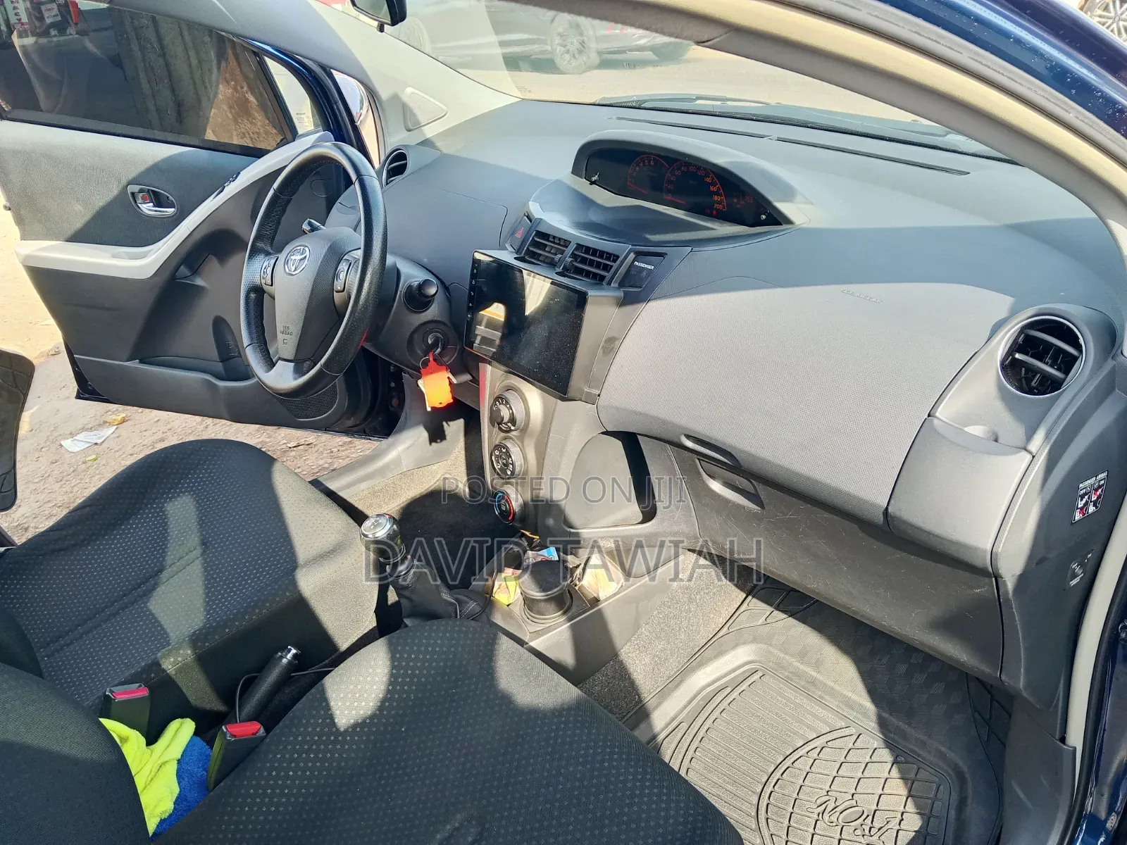 Toyota Yaris L Hatchback 5dr 2012 Blue