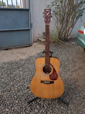 Yamaha Fx 325 Semi Acoustic Guitar