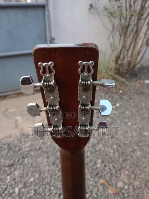 Yamaha Fg 351sb Acoustic Guitar (Professional Brand)