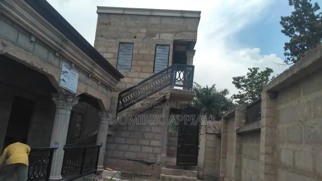 5bdrm House in Kwabre for sale