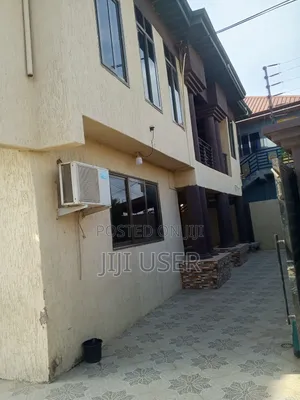 4bdrm Duplex in ..., Ablekuma for sale