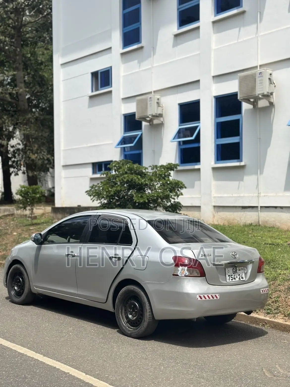 Toyota Belta 2010 Silver