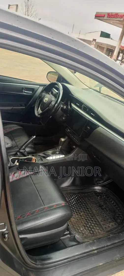 Toyota Corolla LE 4dr Sedan (1.8L 4cyl CVT) 2016 Matt Black