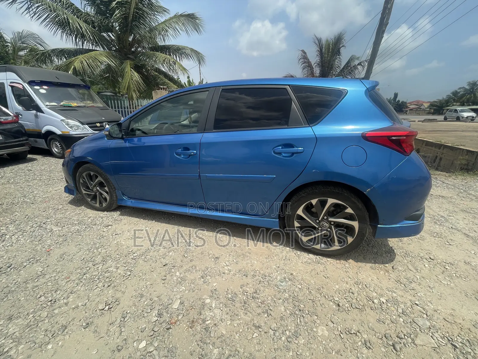 Toyota Corolla L (1.8L 4cyl 2A) 2018 Blue