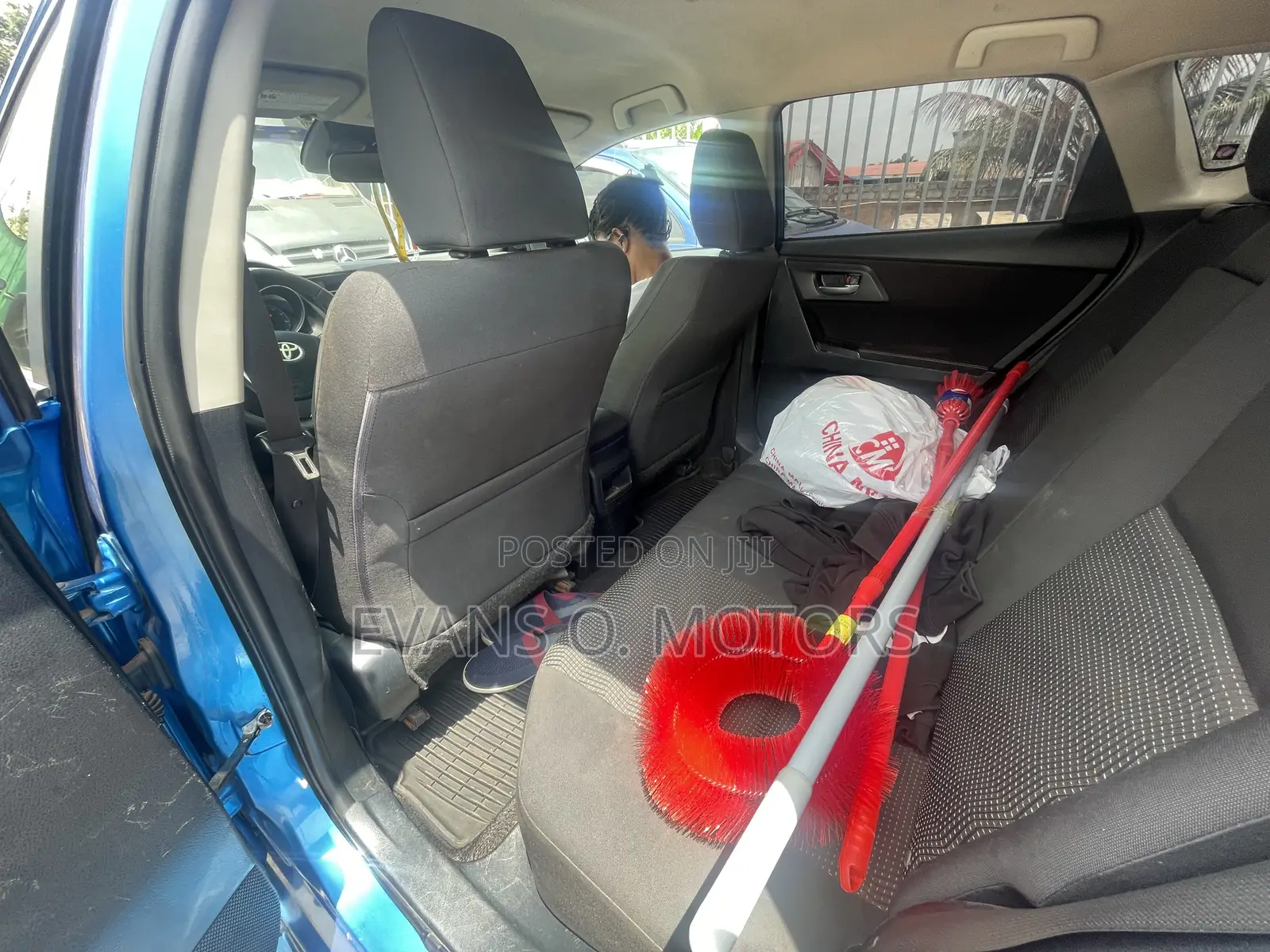 Toyota Corolla L (1.8L 4cyl 2A) 2018 Blue