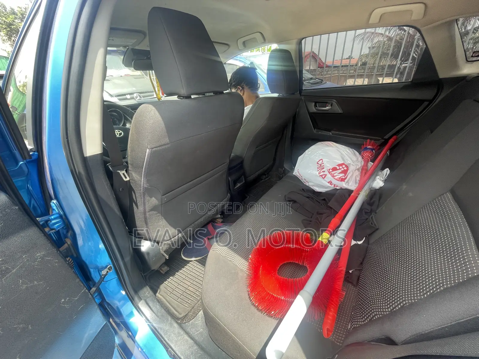 Toyota Corolla L (1.8L 4cyl 2A) 2018 Blue
