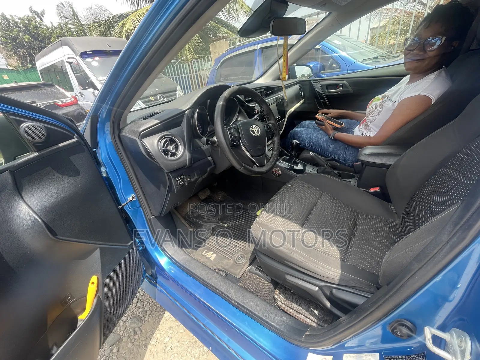 Toyota Corolla L (1.8L 4cyl 2A) 2018 Blue