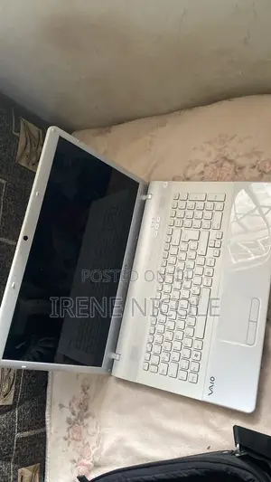 Laptop Sony VAIO PCG-7D1M 4GB Intel Core i3 HDD+SSD 500GB