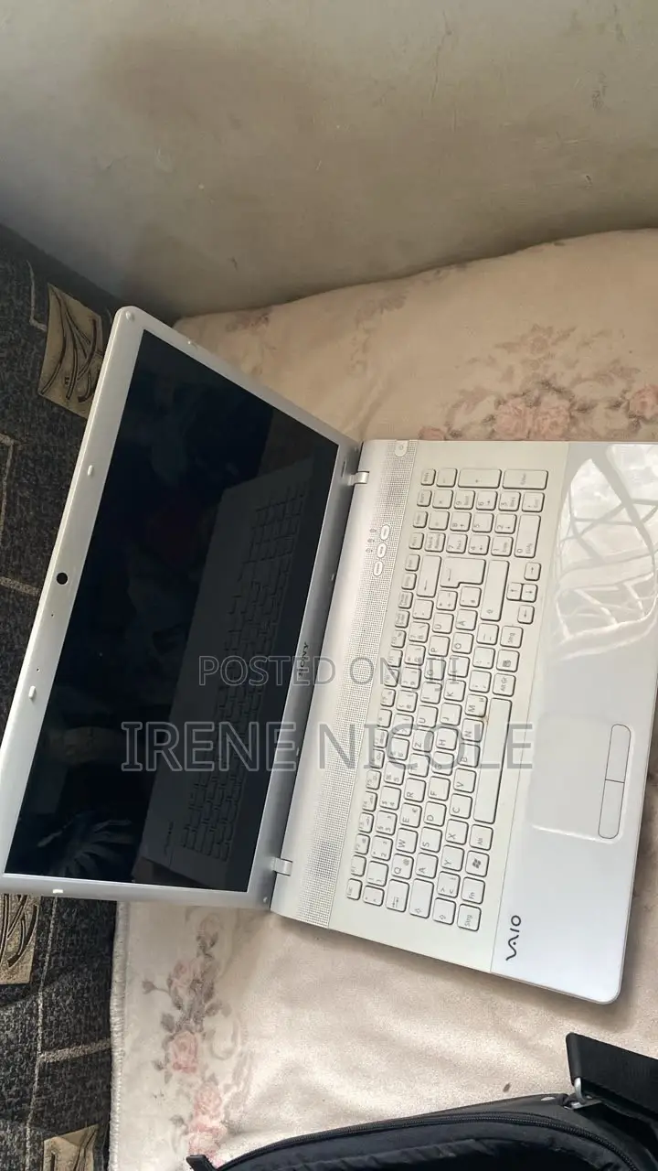 Laptop Sony VAIO PCG-7D1M 4GB Intel Core i3 HDD+SSD 500GB