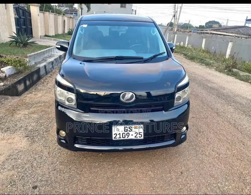 Toyota Voxy 2013 Black