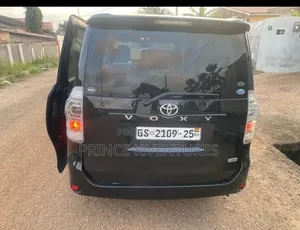 Toyota Voxy 2013 Black