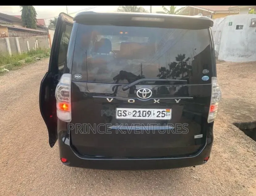 Toyota Voxy 2013 Black