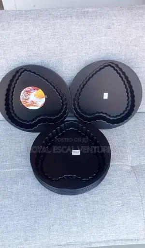 Non-Stick Fluted Heart-Shaped Baking Cake Mold Pan