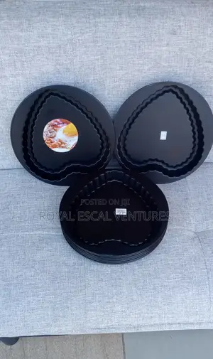 Non-Stick Fluted Heart-Shaped Baking Cake Mold Pan