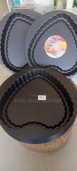 Non-Stick Fluted Heart-Shaped Baking Cake Mold Pan