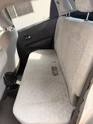 Toyota Vitz 1.3 FWD 5dr 2012 Silver