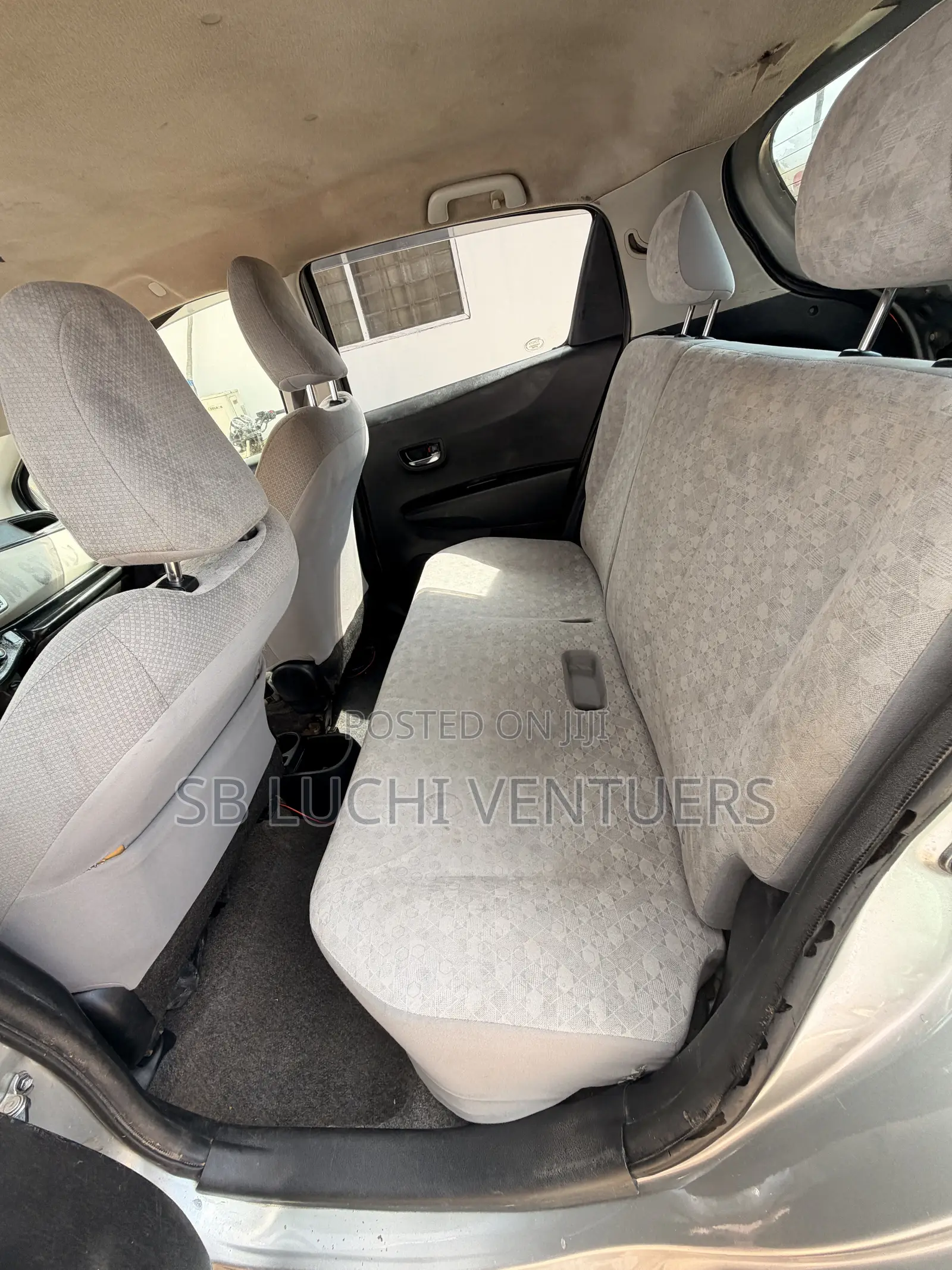 Toyota Vitz 1.3 FWD 5dr 2012 Silver