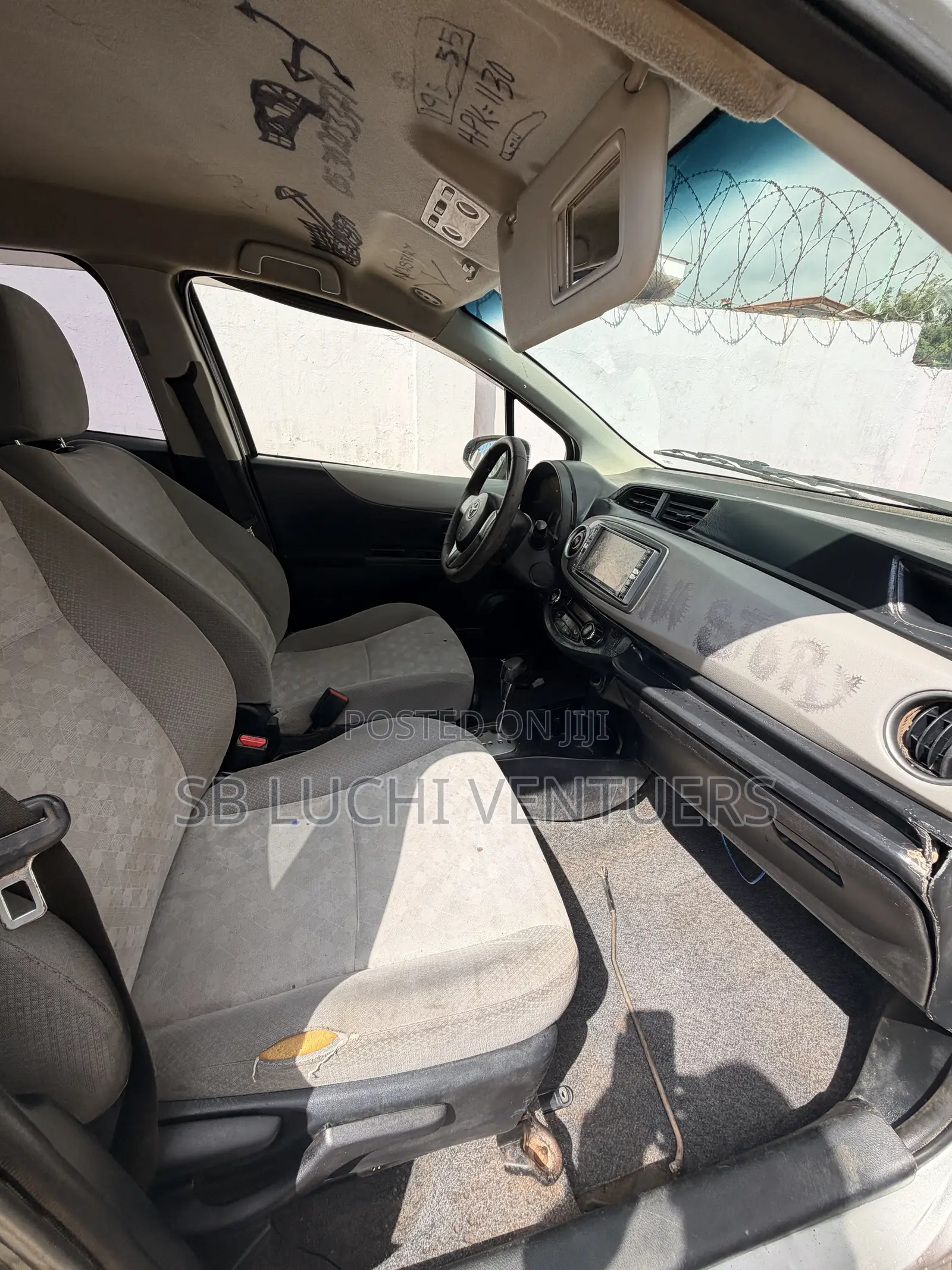 Toyota Vitz 1.3 FWD 5dr 2012 Silver