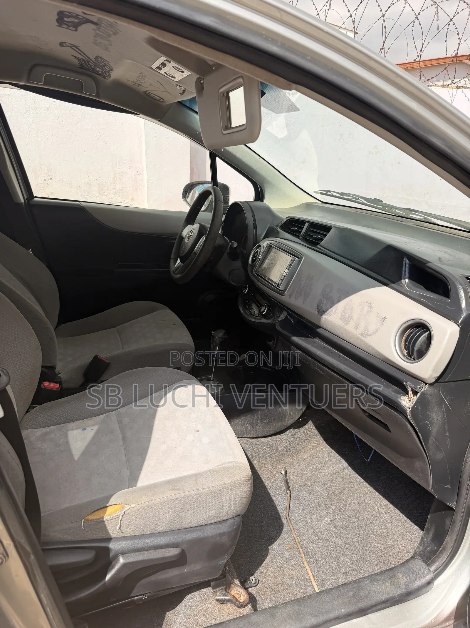 Toyota Vitz 1.3 FWD 5dr 2012 Silver