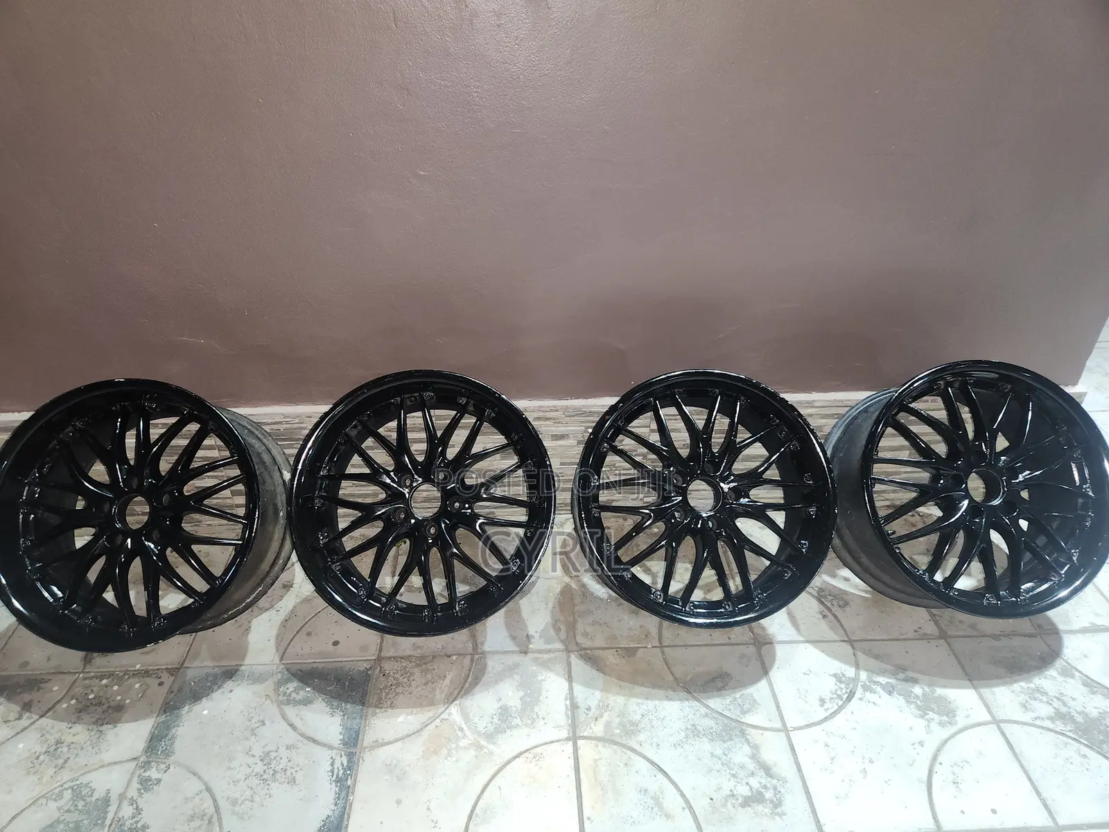 18" Staggered Deep Sit Rims