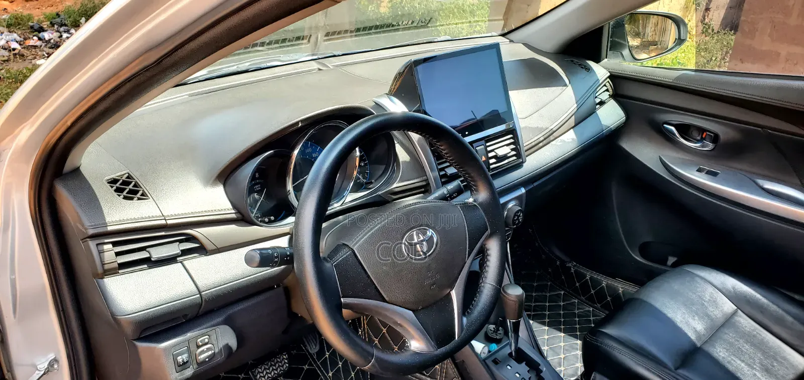 Toyota Yaris L Hatchback 5dr 2016 Silver
