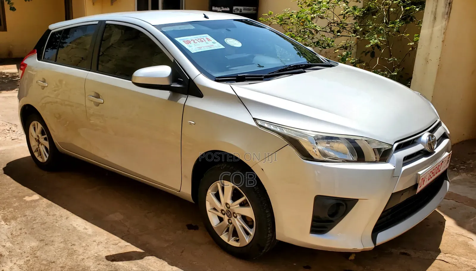 Toyota Yaris L Hatchback 5dr 2016 Silver