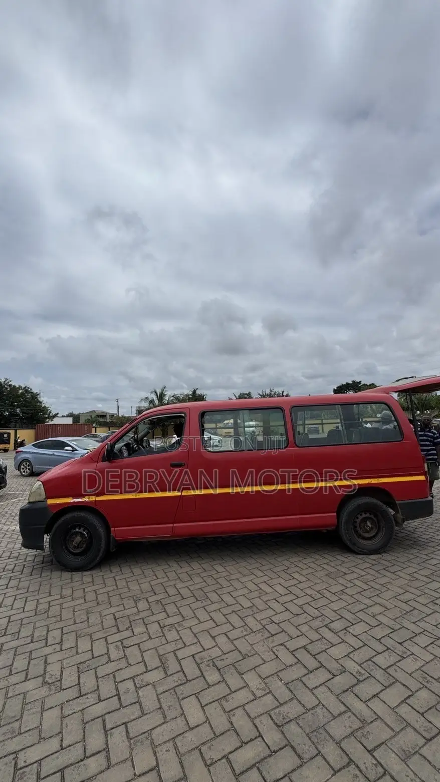 Toyota HiAce 2010 Red