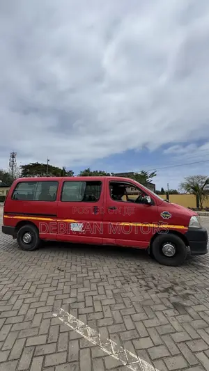 Toyota HiAce 2010 Red