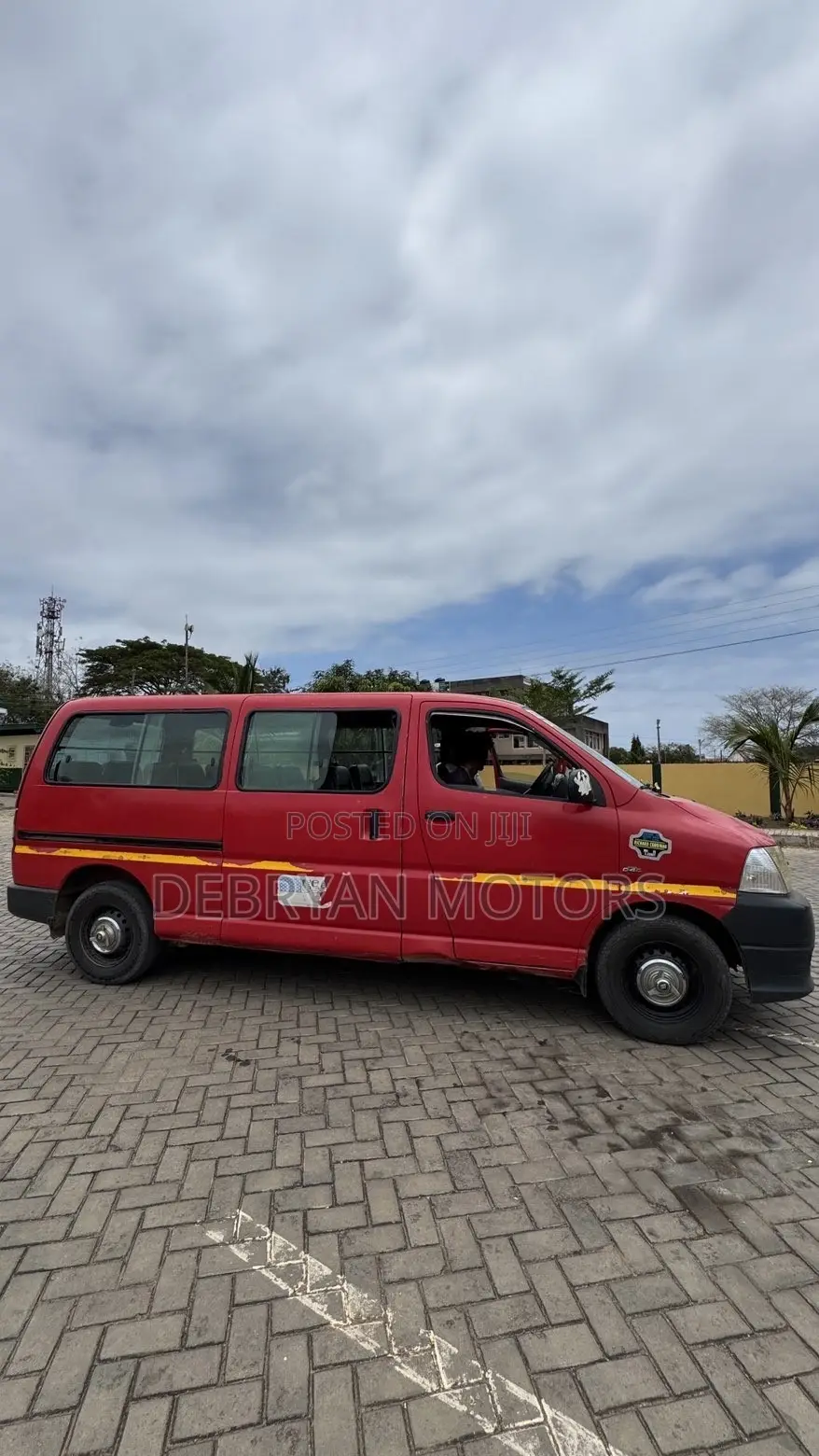 Toyota HiAce 2010 Red
