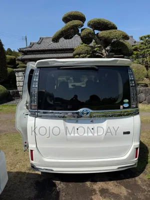 Toyota Voxy Hybrid X 2WD 7-Seater 2015 White