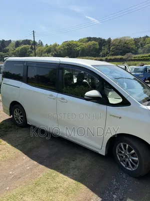 Toyota Voxy Hybrid X 2WD 7-Seater 2015 White