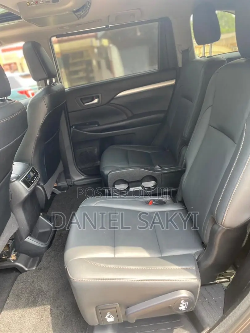 Toyota Highlander XLE 4x2 V6 (3.5L 6cyl 8A) 2018 Black