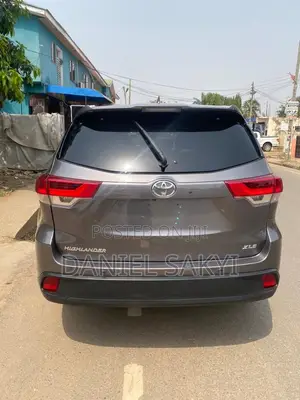 Toyota Highlander XLE 4x2 V6 (3.5L 6cyl 8A) 2018 Black