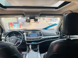 Toyota Highlander XLE 4x2 V6 (3.5L 6cyl 8A) 2018 Black